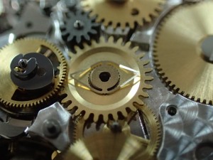 以前の部品の場合、写真のようなバネがありましたが、新パーツ搭載の場合は省かれていました。
