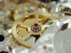 今回の遅れの原因は、2番車のオイル切れによる、サビと摩耗であると思われます。