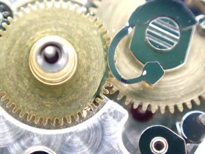 Cal.2235 裏押えの不良 – ロレックス専門修理会社 クラウンマイ