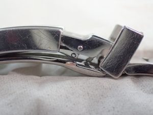 ようやくバックルがロックできるようになりました。