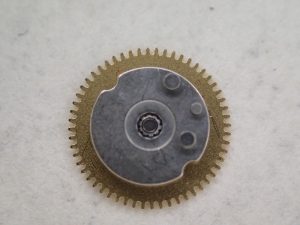 日の裏車です。上から見る限りでは、大きな異常は確認できませんが…
