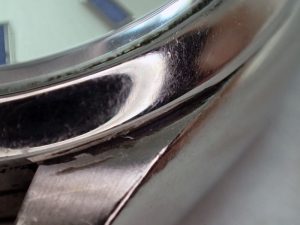裏蓋の溝