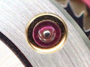 自動巻き機構のリバーシングホイルのホゾです。