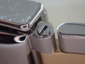 長く使用しているとコマネジが緩んでくることもあります。