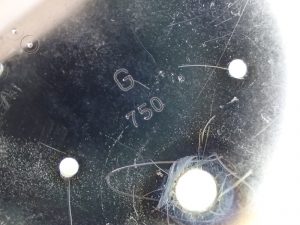 ダイヤル素材にはゴールドが使われていました。