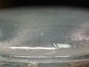 ラジウム夜光モデルを長期間交換していないと、表面に無数のヒビが入ることがあります。