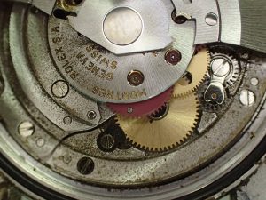 ネジの頭にローターが接触し続けた結果、ローターが削れ、大量の金属粉が発生したものでした。