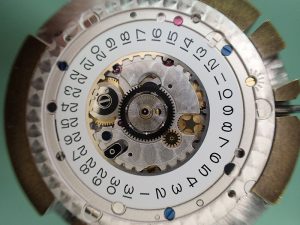 一段下に日付ディスクがセットされています。